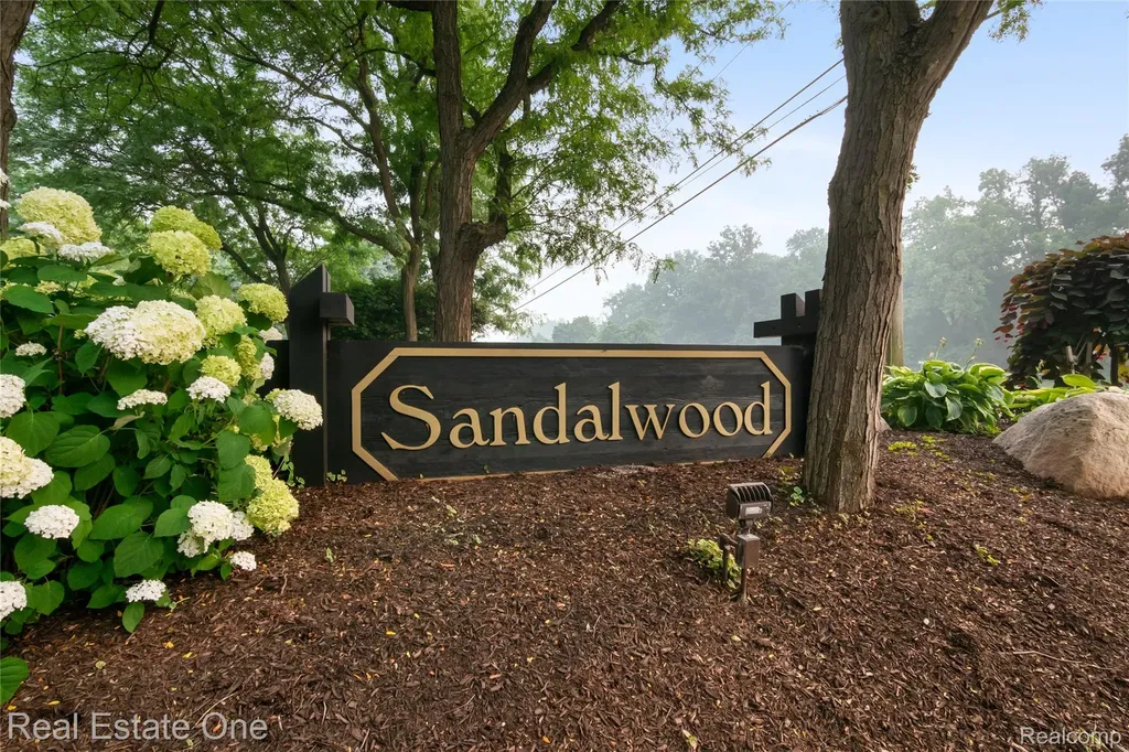 5584 N Adams Way Bloomfield Hills City MI 48302
