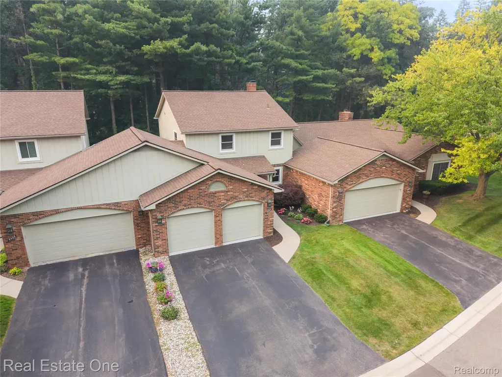 5584 N Adams Way Bloomfield Hills City MI 48302