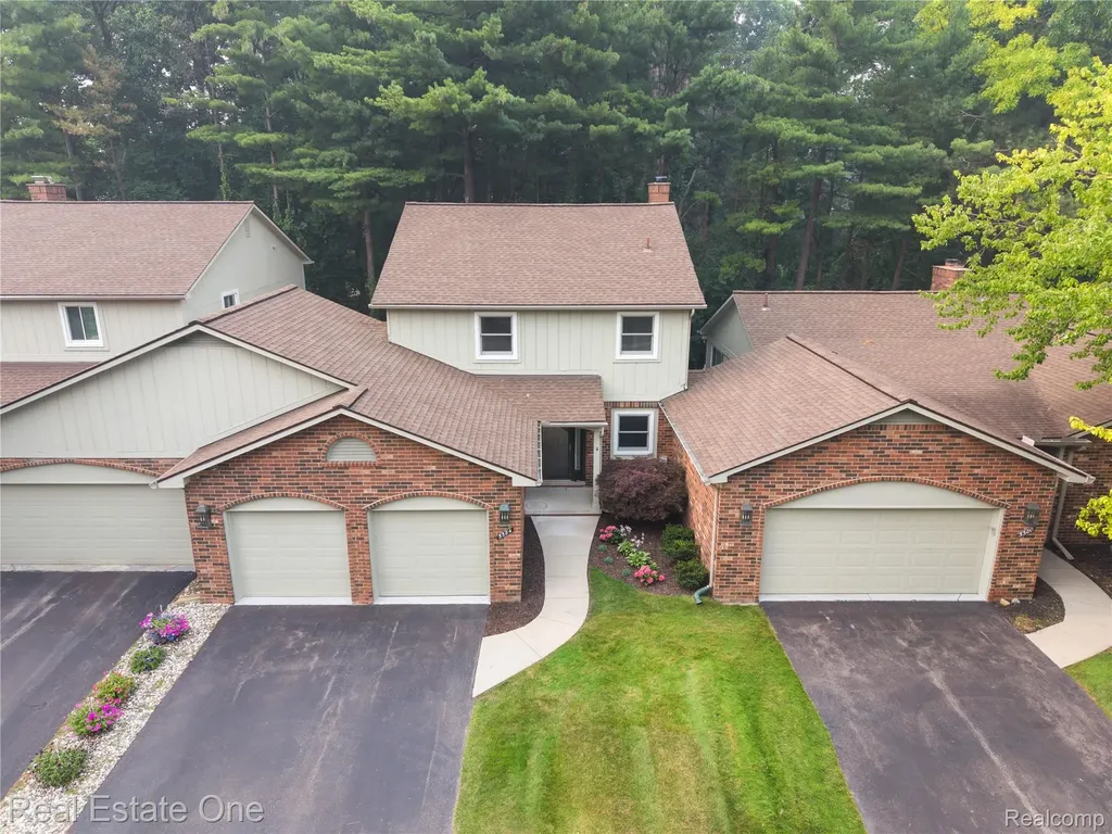 5584 N Adams Way Bloomfield Hills City MI 48302