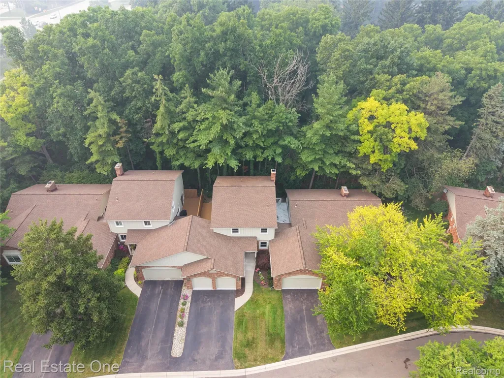 5584 N Adams Way Bloomfield Hills City MI 48302