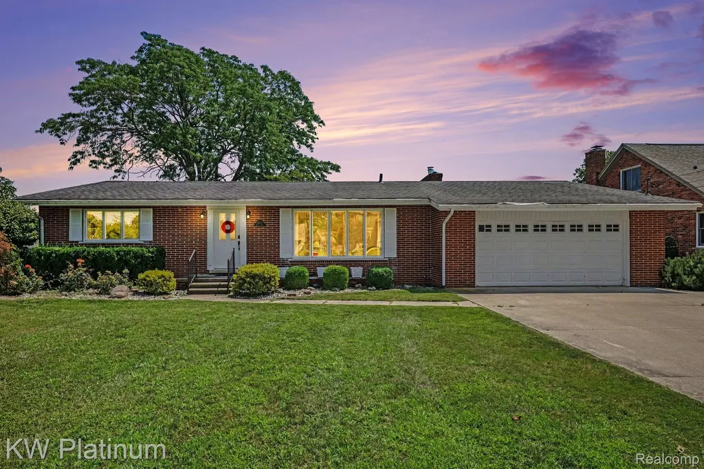 49750 Nautical Drive Chesterfield Township MI 48047