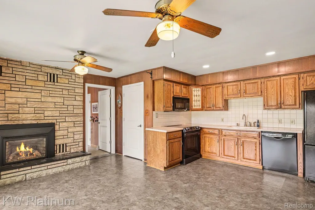 49750 Nautical Drive Chesterfield Township MI 48047