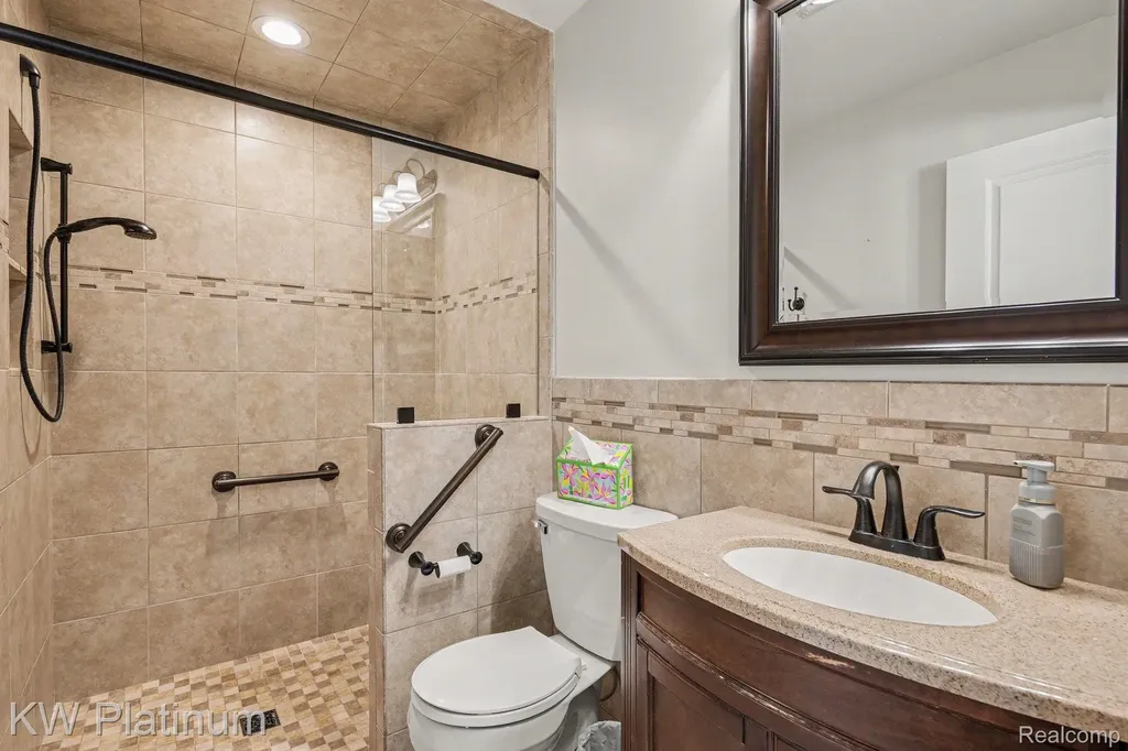 49750 Nautical Drive Chesterfield Township MI 48047