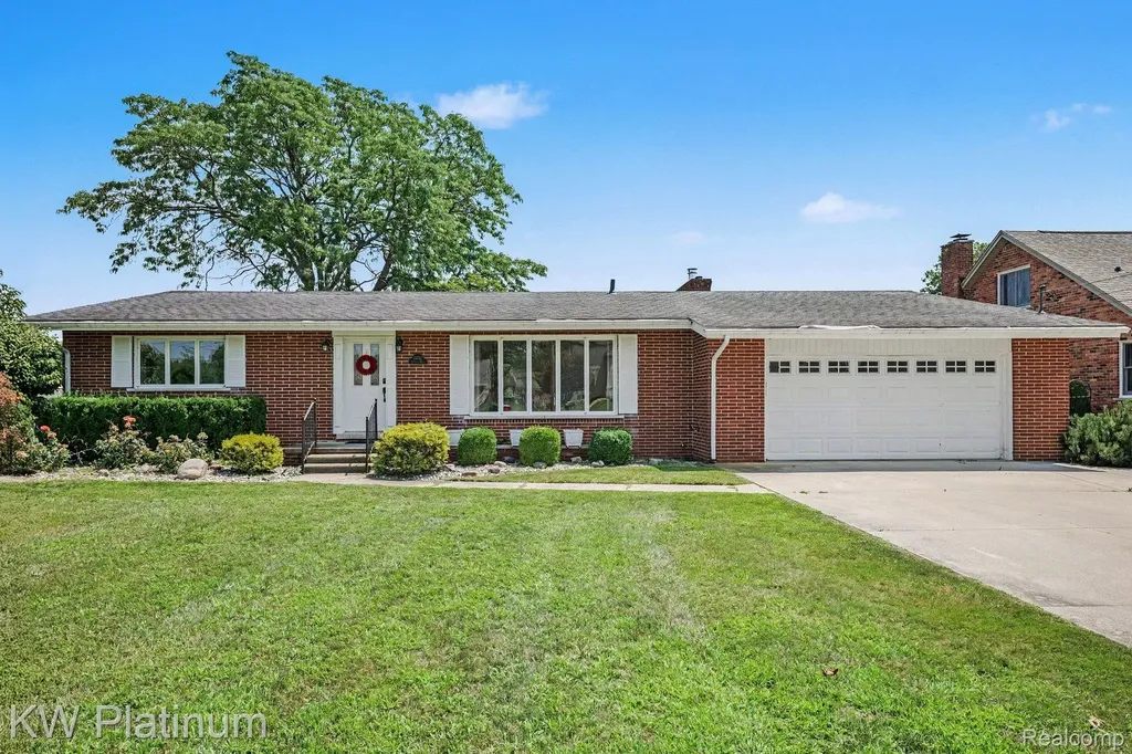 49750 Nautical Drive Chesterfield Township MI 48047