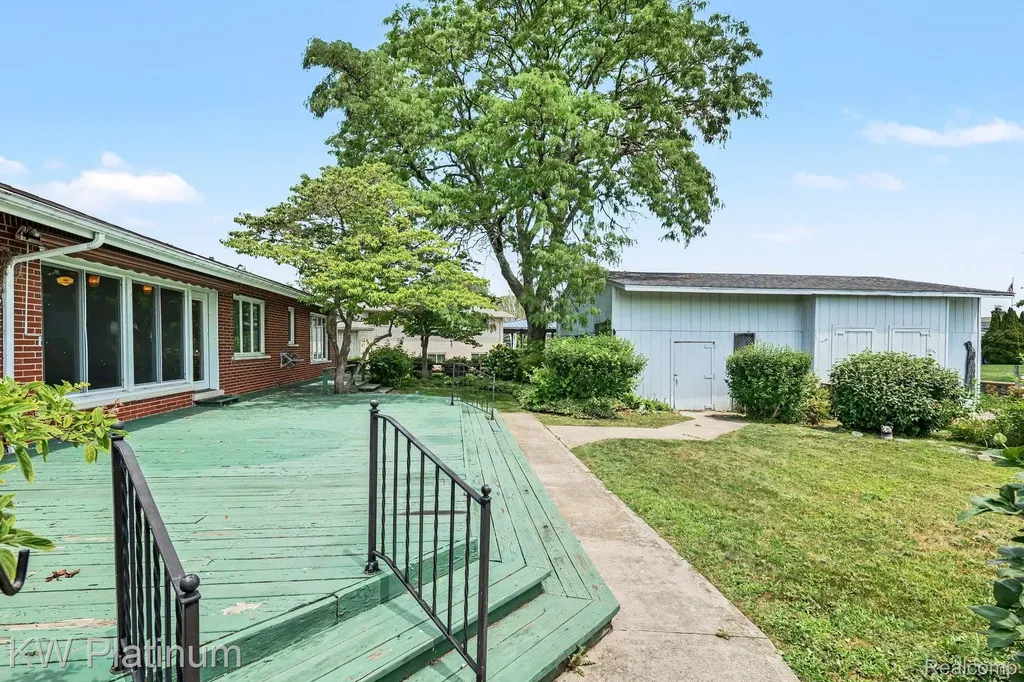 49750 Nautical Drive Chesterfield Township MI 48047