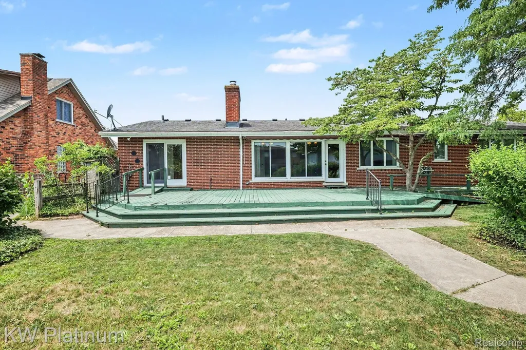49750 Nautical Drive Chesterfield Township MI 48047