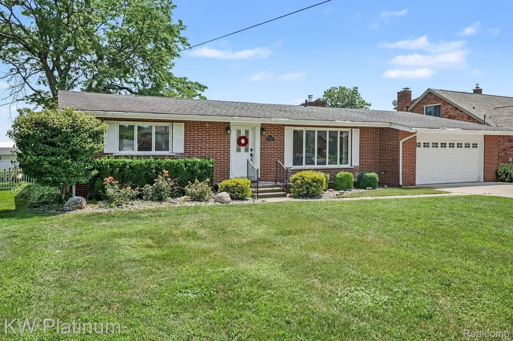 49750 Nautical Drive Chesterfield Township MI 48047
