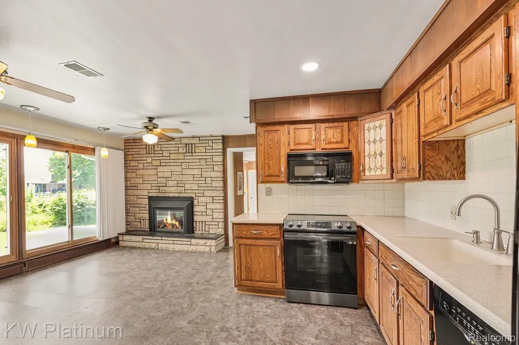 49750 Nautical Drive Chesterfield Township MI 48047