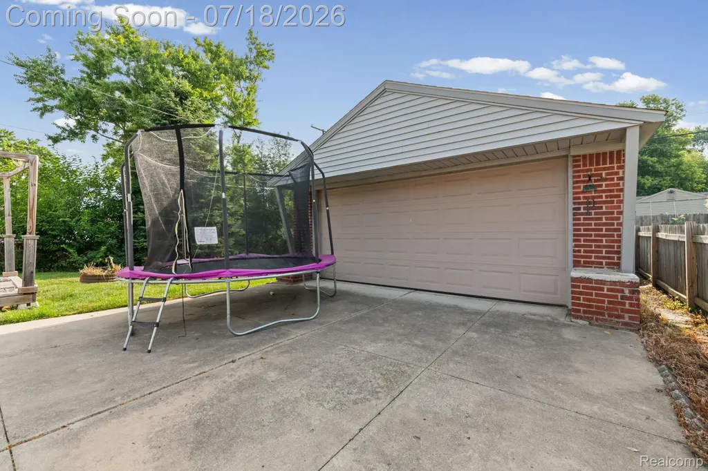 8950 Brentwood Street Livonia City MI 48150
