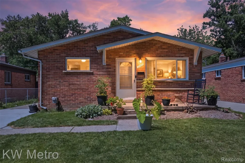 19411 Antago Street Livonia City MI 48152