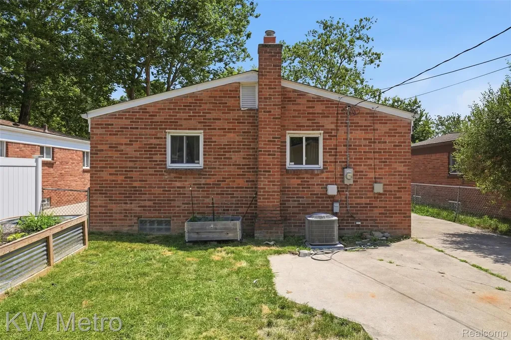 19411 Antago Street Livonia City MI 48152