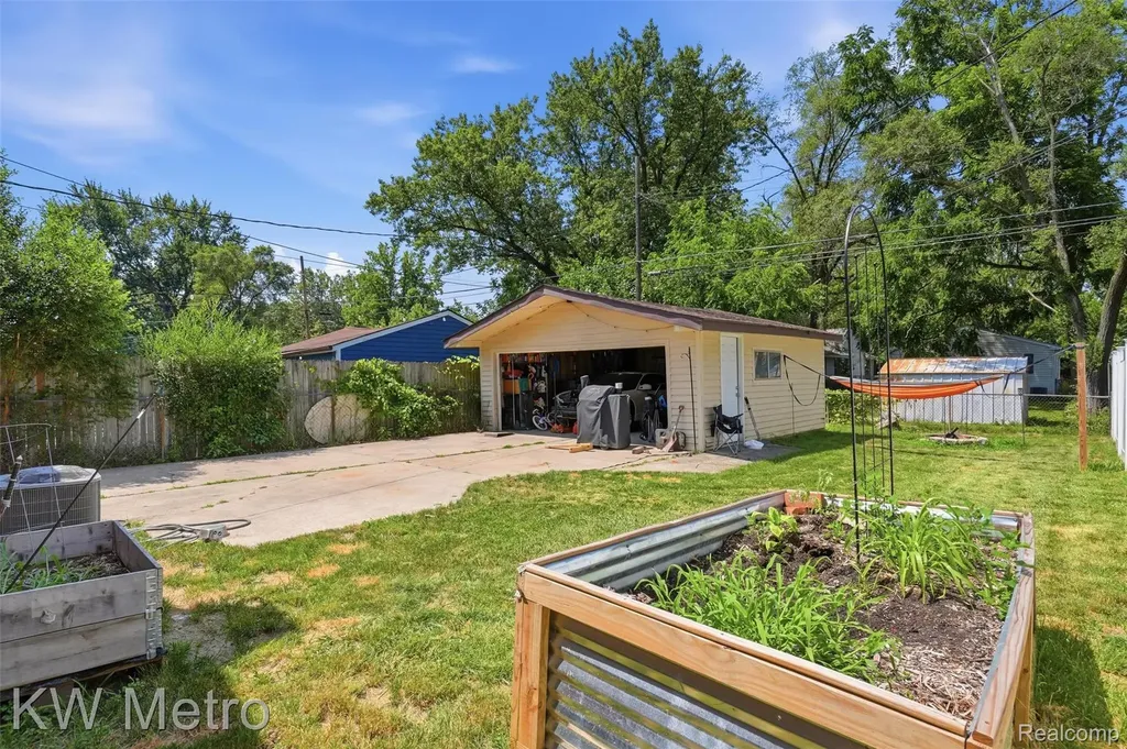19411 Antago Street Livonia City MI 48152