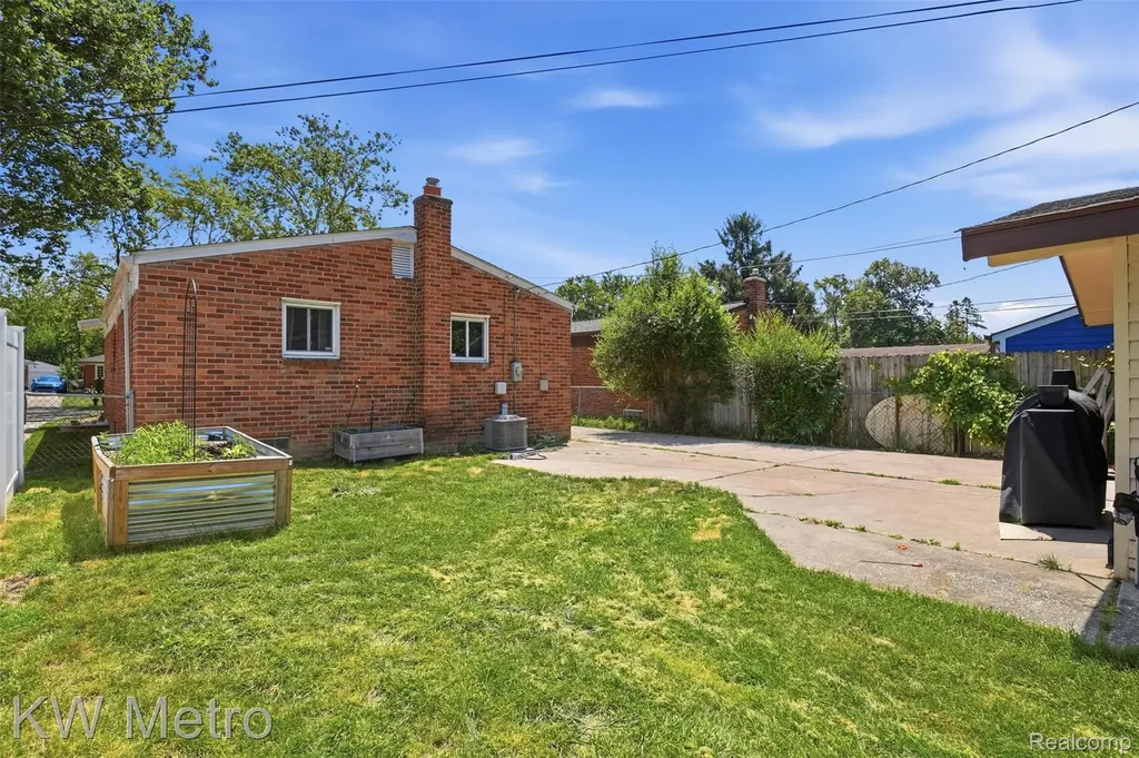 19411 Antago Street Livonia City MI 48152