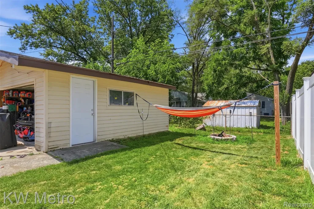 19411 Antago Street Livonia City MI 48152