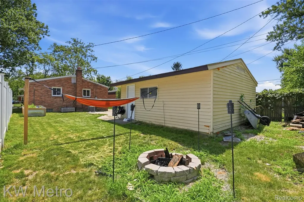 19411 Antago Street Livonia City MI 48152