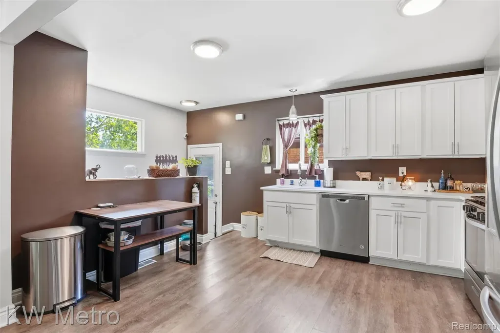 19411 Antago Street Livonia City MI 48152