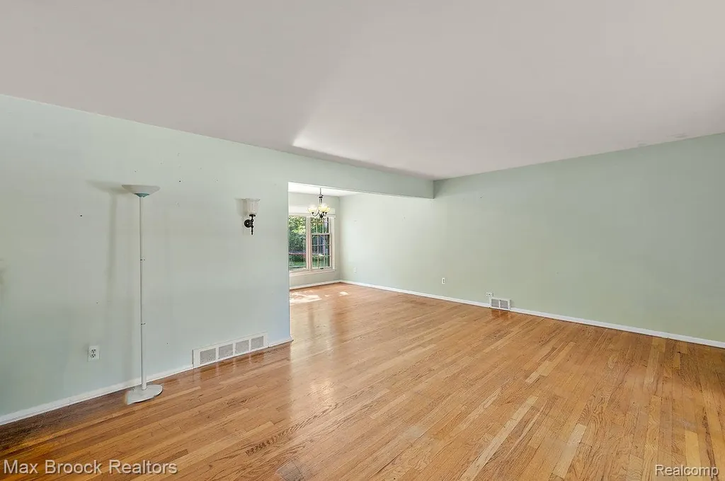 6609 E Knollwood Circle West Bloomfield Charter Township MI 48322