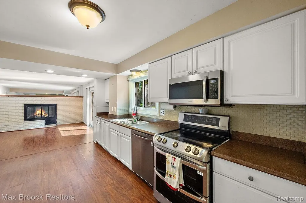 6609 E Knollwood Circle West Bloomfield Charter Township MI 48322