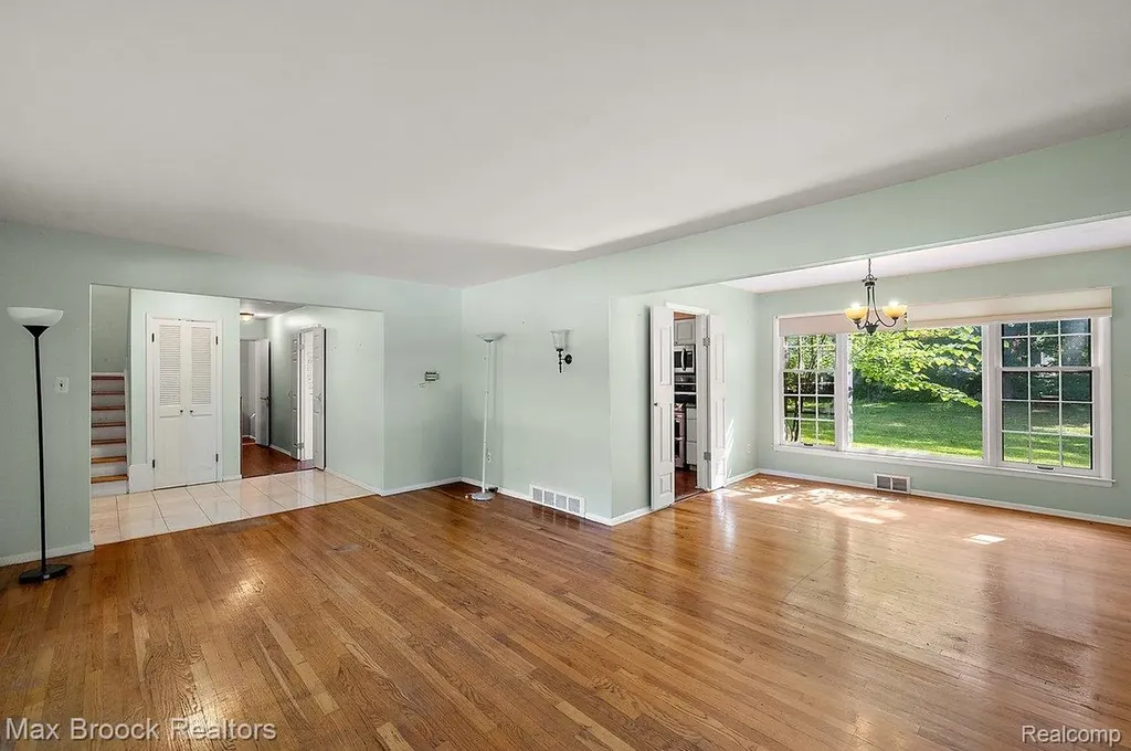 6609 E Knollwood Circle West Bloomfield Charter Township MI 48322