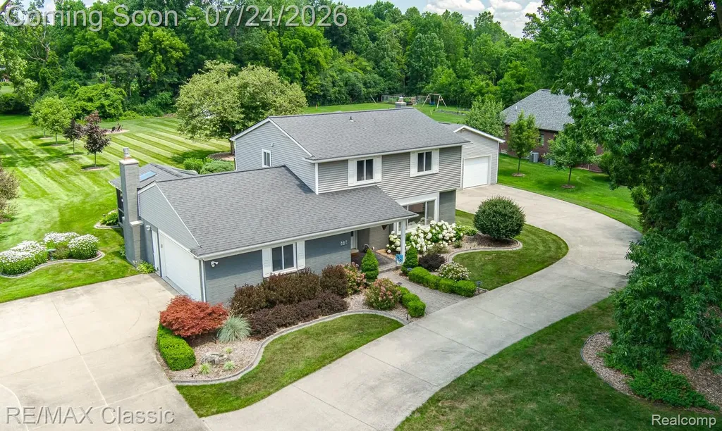 445 Ottawa Drive Troy City MI 48085