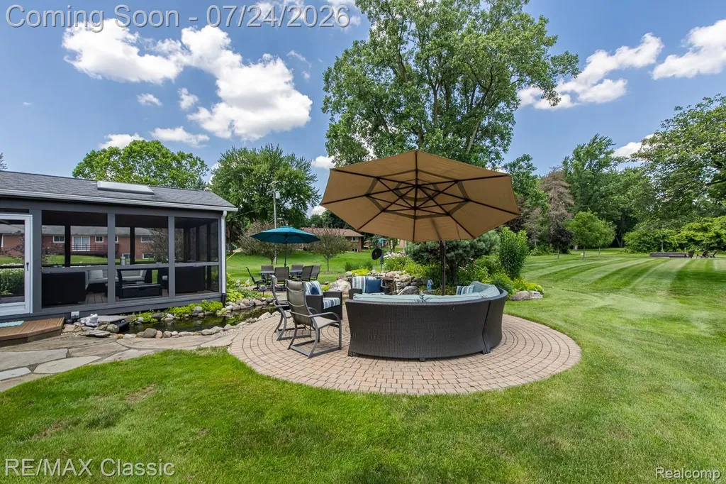 445 Ottawa Drive Troy City MI 48085
