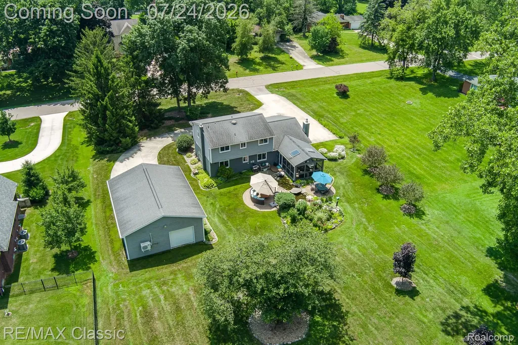 445 Ottawa Drive Troy City MI 48085