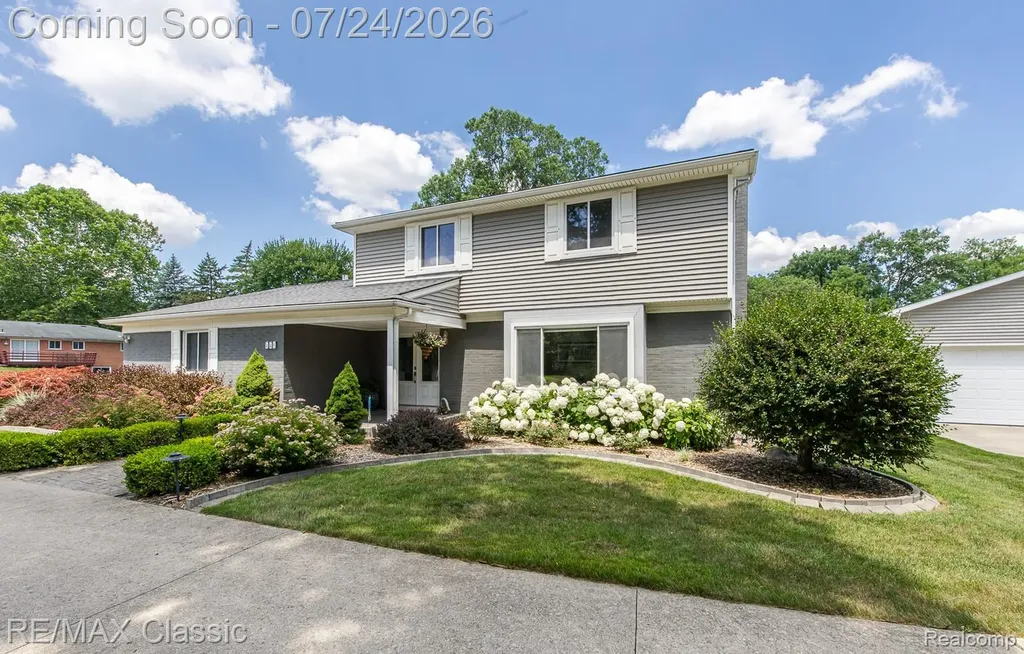 445 Ottawa Drive Troy City MI 48085