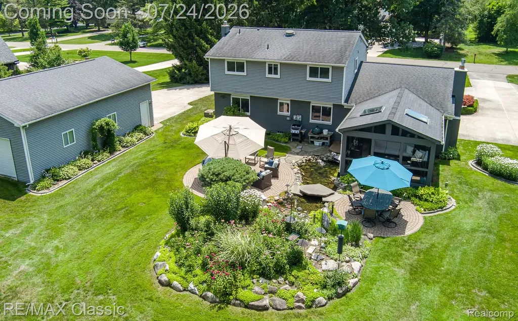 445 Ottawa Drive Troy City MI 48085