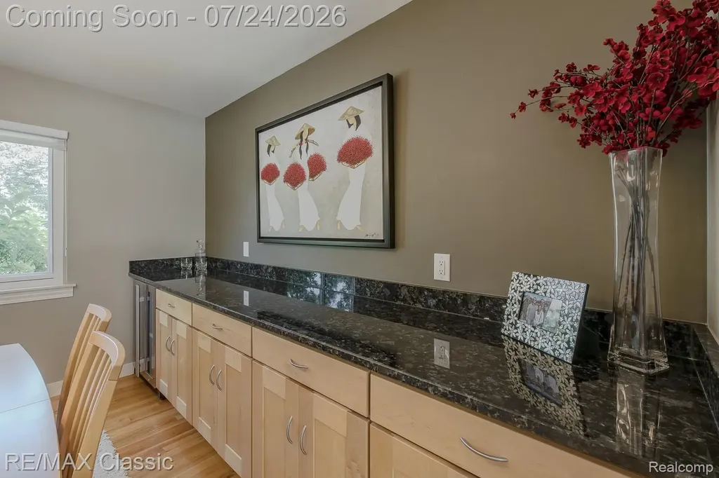 445 Ottawa Drive Troy City MI 48085