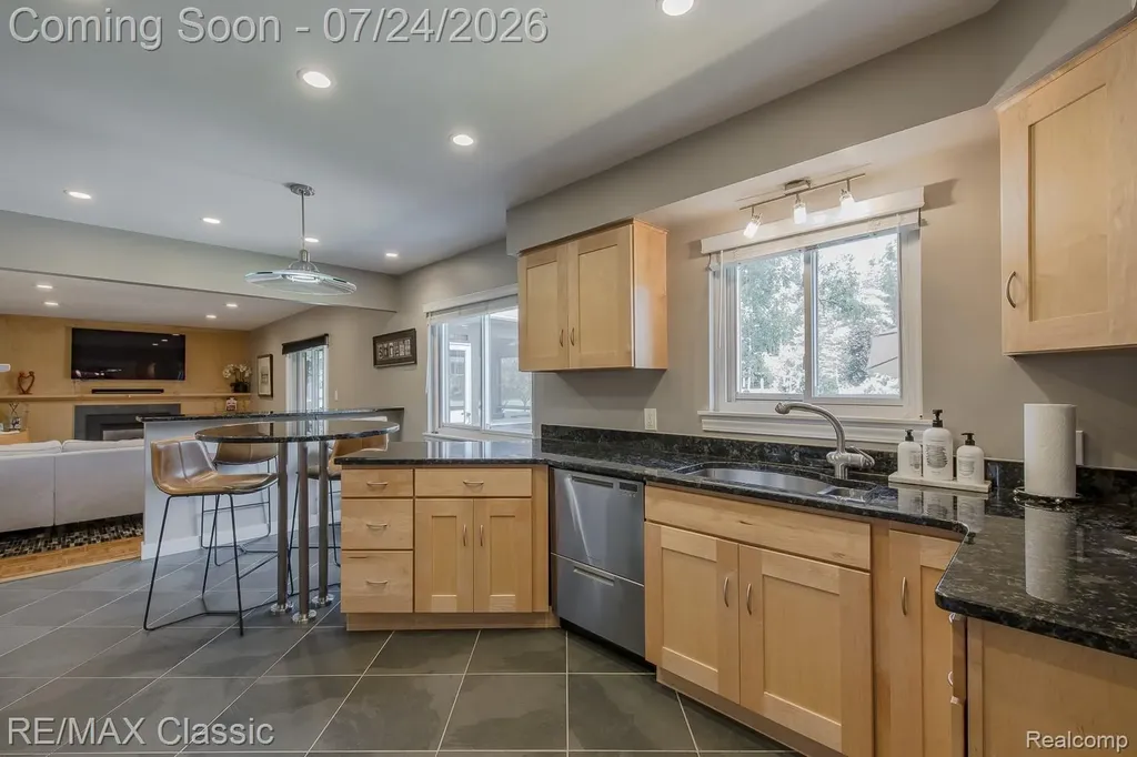 445 Ottawa Drive Troy City MI 48085