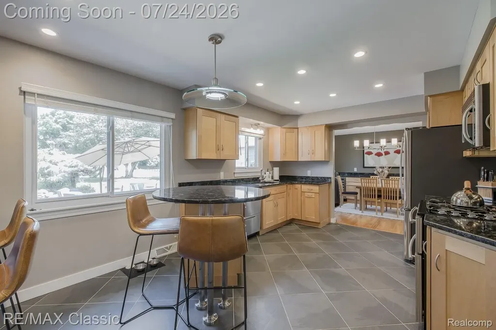 445 Ottawa Drive Troy City MI 48085