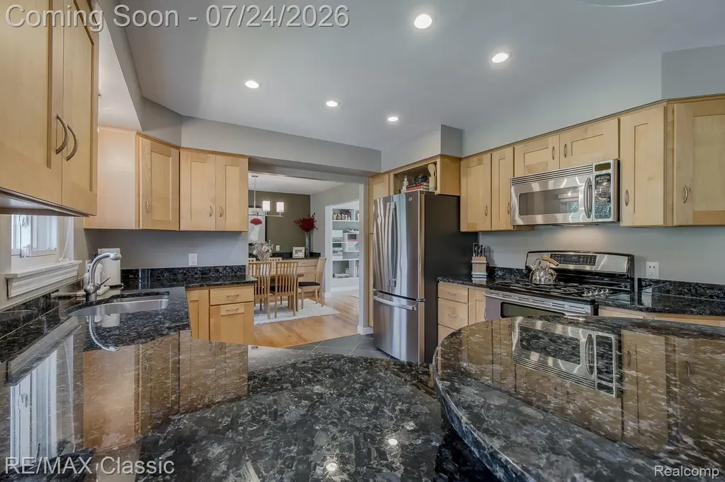445 Ottawa Drive Troy City MI 48085