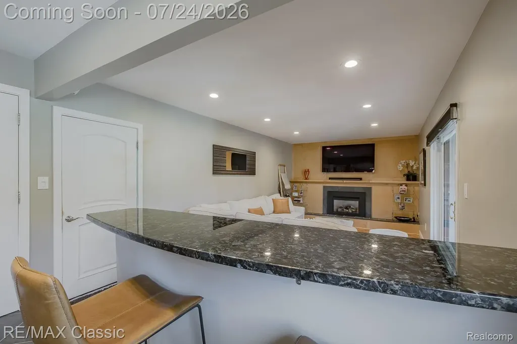 445 Ottawa Drive Troy City MI 48085