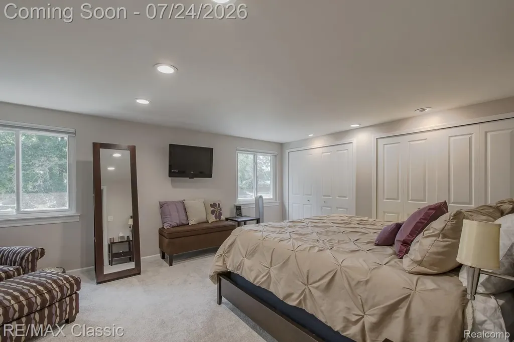 445 Ottawa Drive Troy City MI 48085