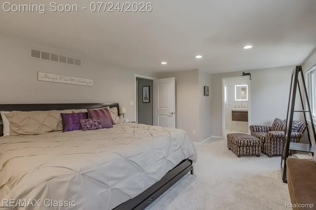 445 Ottawa Drive Troy City MI 48085