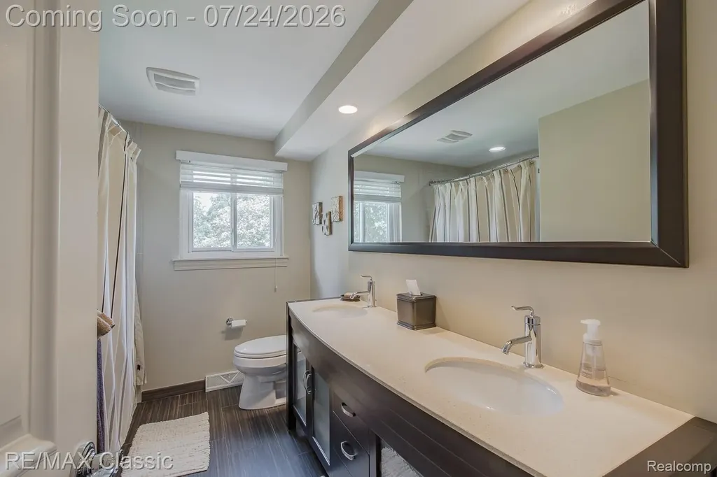 445 Ottawa Drive Troy City MI 48085