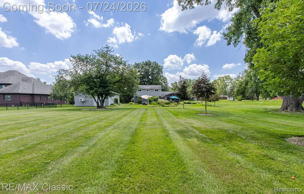 445 Ottawa Drive Troy City MI 48085