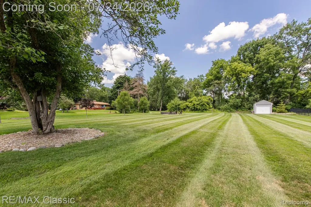 445 Ottawa Drive Troy City MI 48085