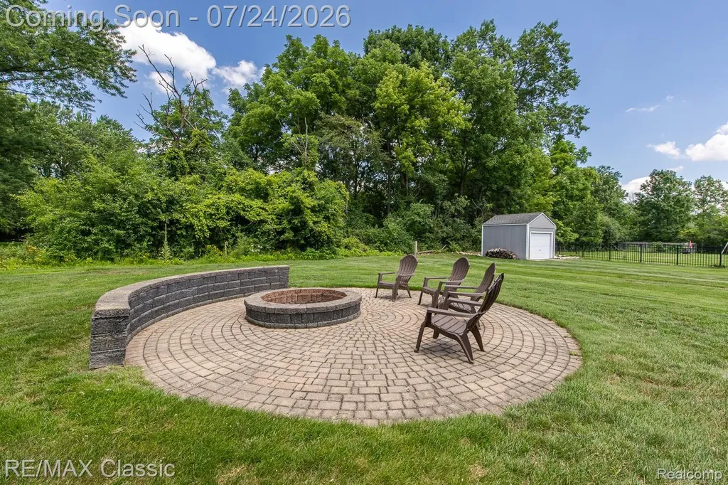 445 Ottawa Drive Troy City MI 48085