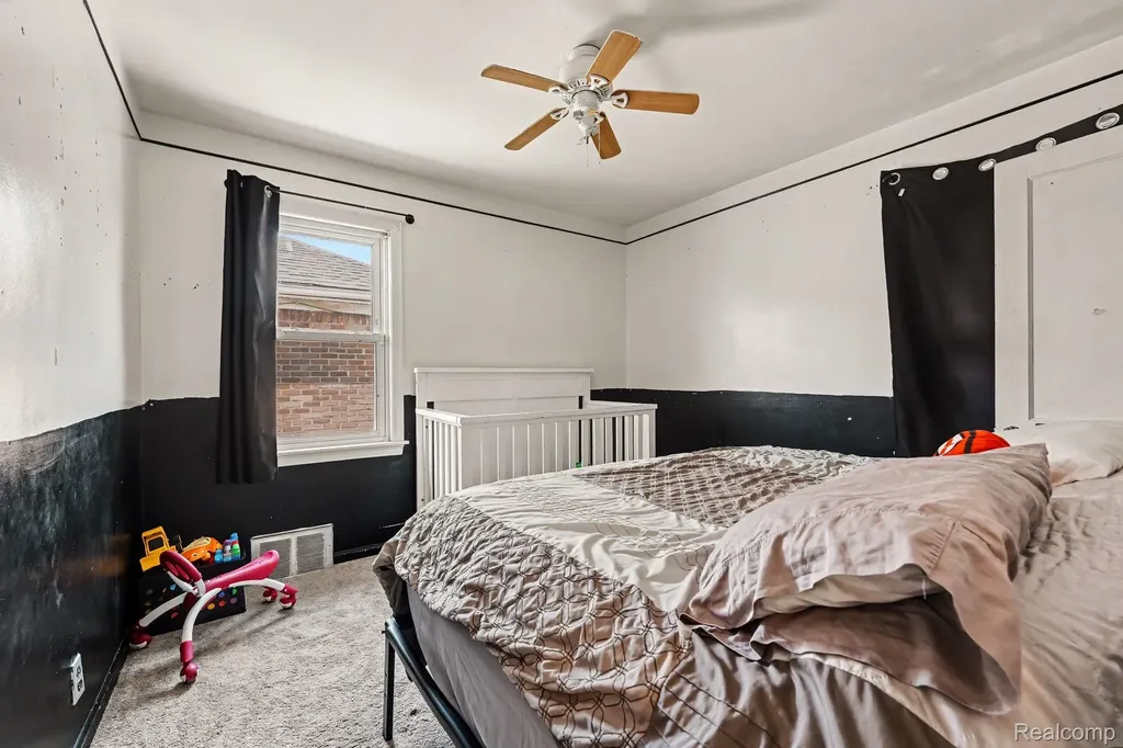 1058 Detroit Avenue Lincoln Park City MI 48146