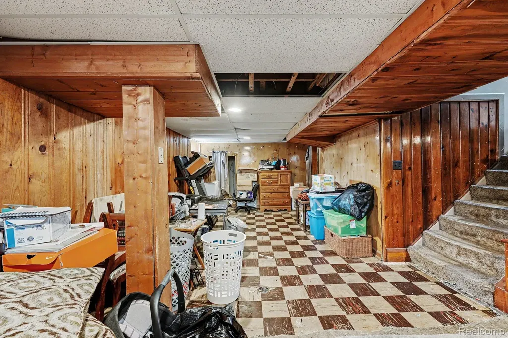 1058 Detroit Avenue Lincoln Park City MI 48146