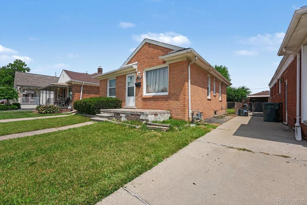 1058 Detroit Avenue Lincoln Park City MI 48146