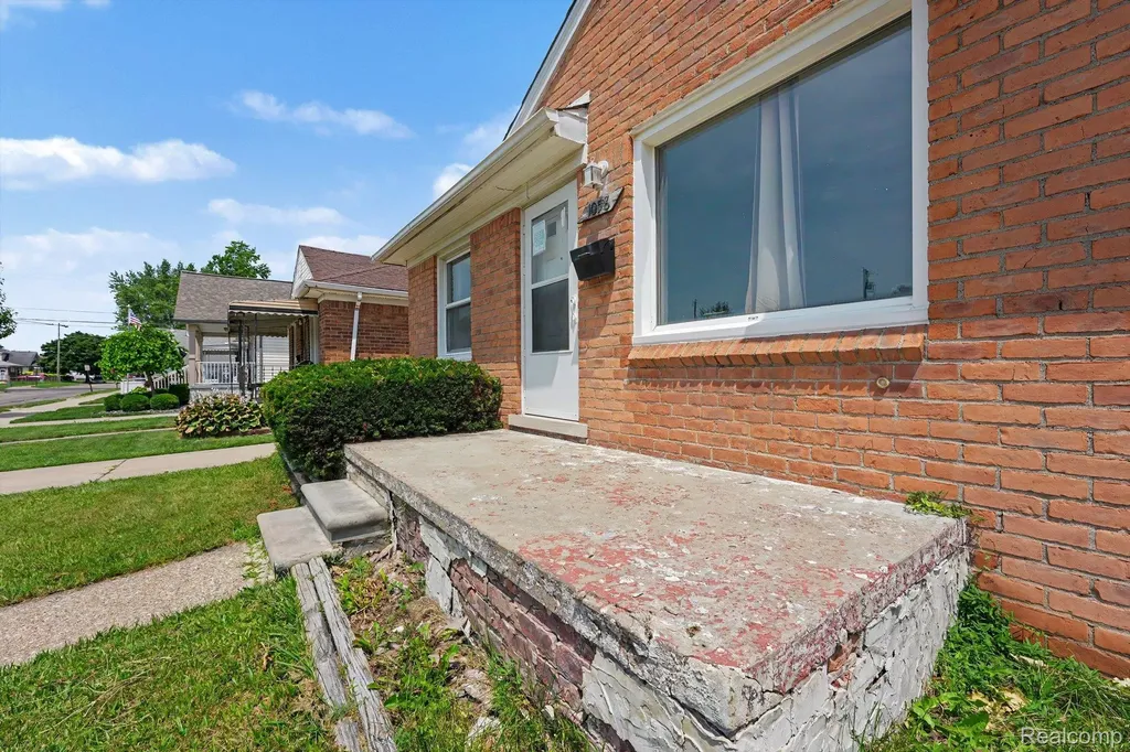 1058 Detroit Avenue Lincoln Park City MI 48146