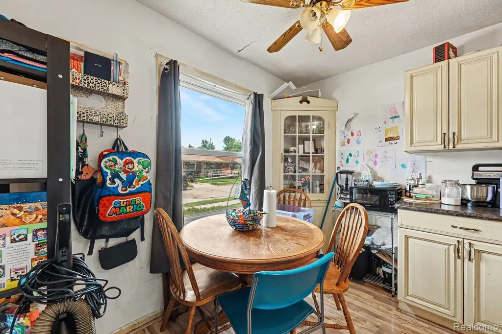 1058 Detroit Avenue Lincoln Park City MI 48146