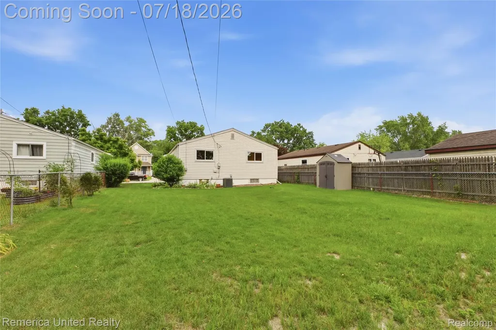 18691 Kinloch Redford Charter Township MI 48240