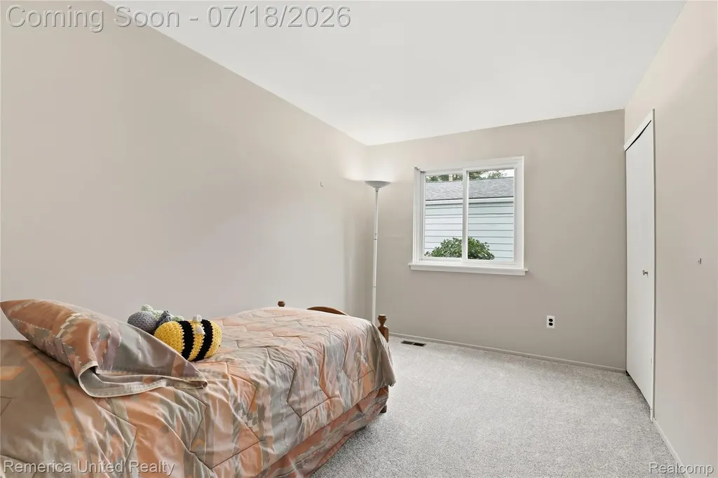 18691 Kinloch Redford Charter Township MI 48240