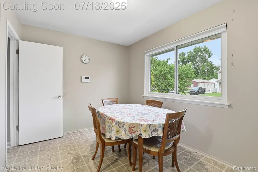 18691 Kinloch Redford Charter Township MI 48240
