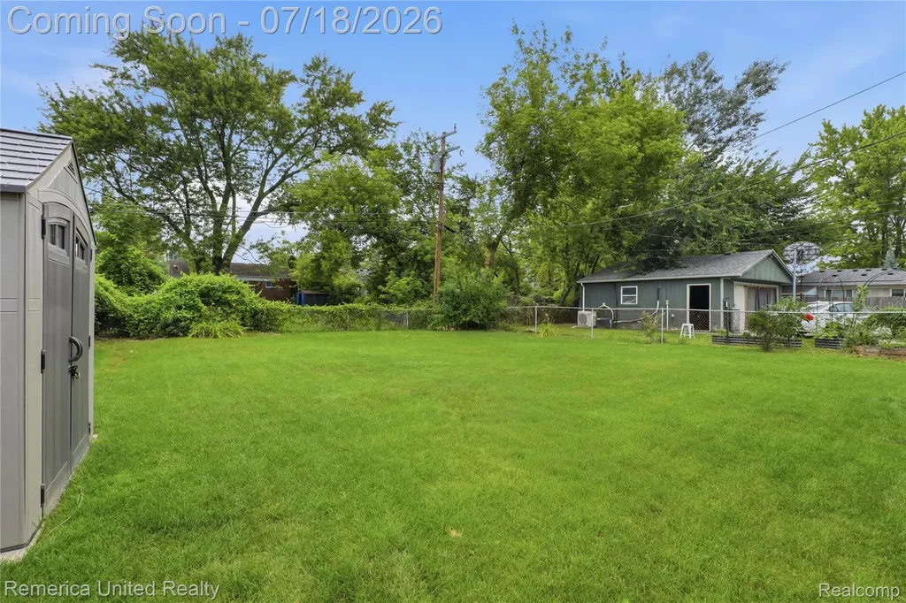 18691 Kinloch Redford Charter Township MI 48240