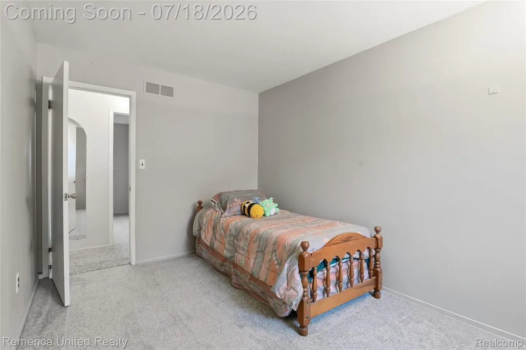 18691 Kinloch Redford Charter Township MI 48240