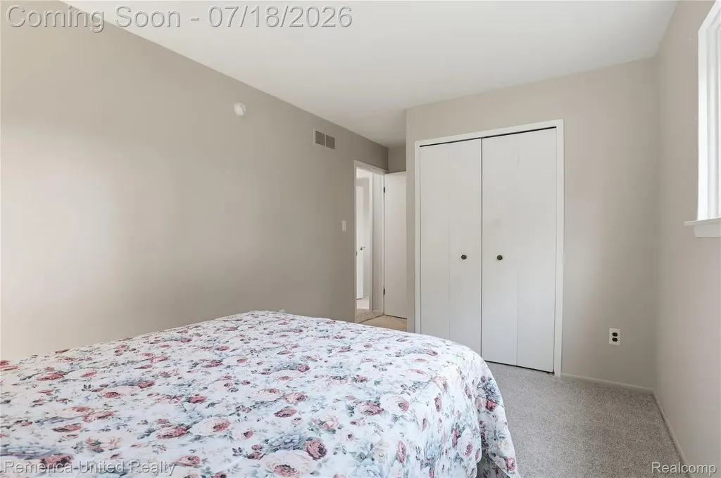 18691 Kinloch Redford Charter Township MI 48240